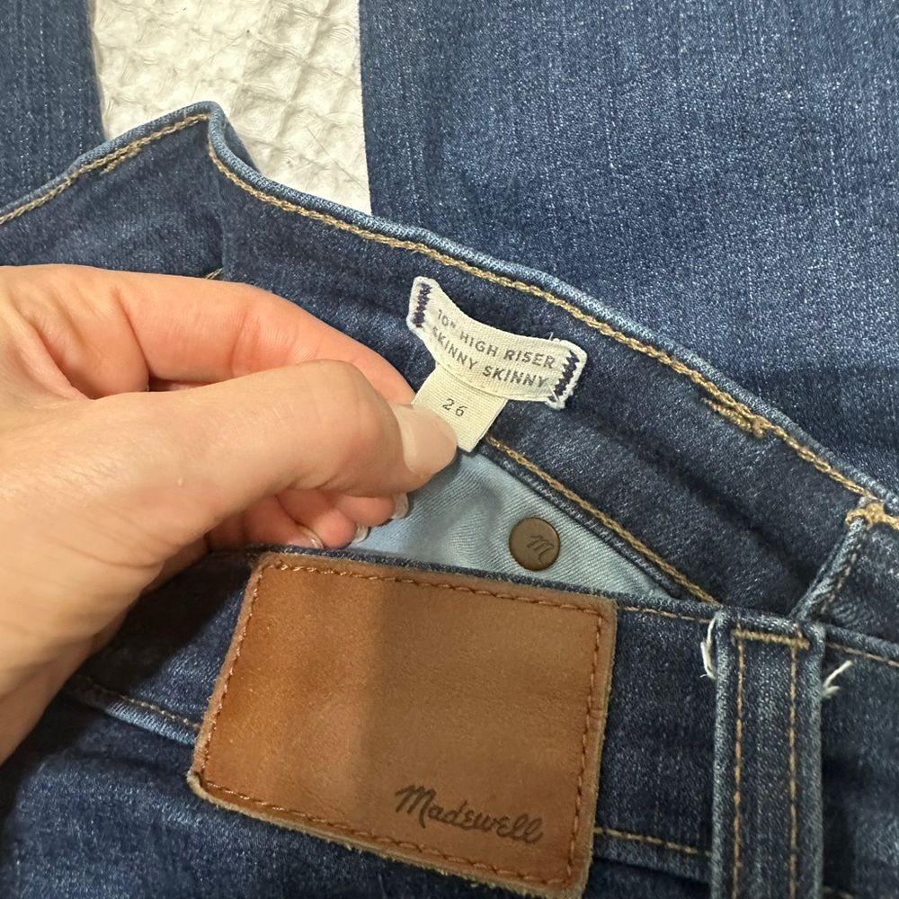 Madewell 10" High-Rise Skinny Jeans in Hayes Wash | Size 26 - Picture 6 of 6